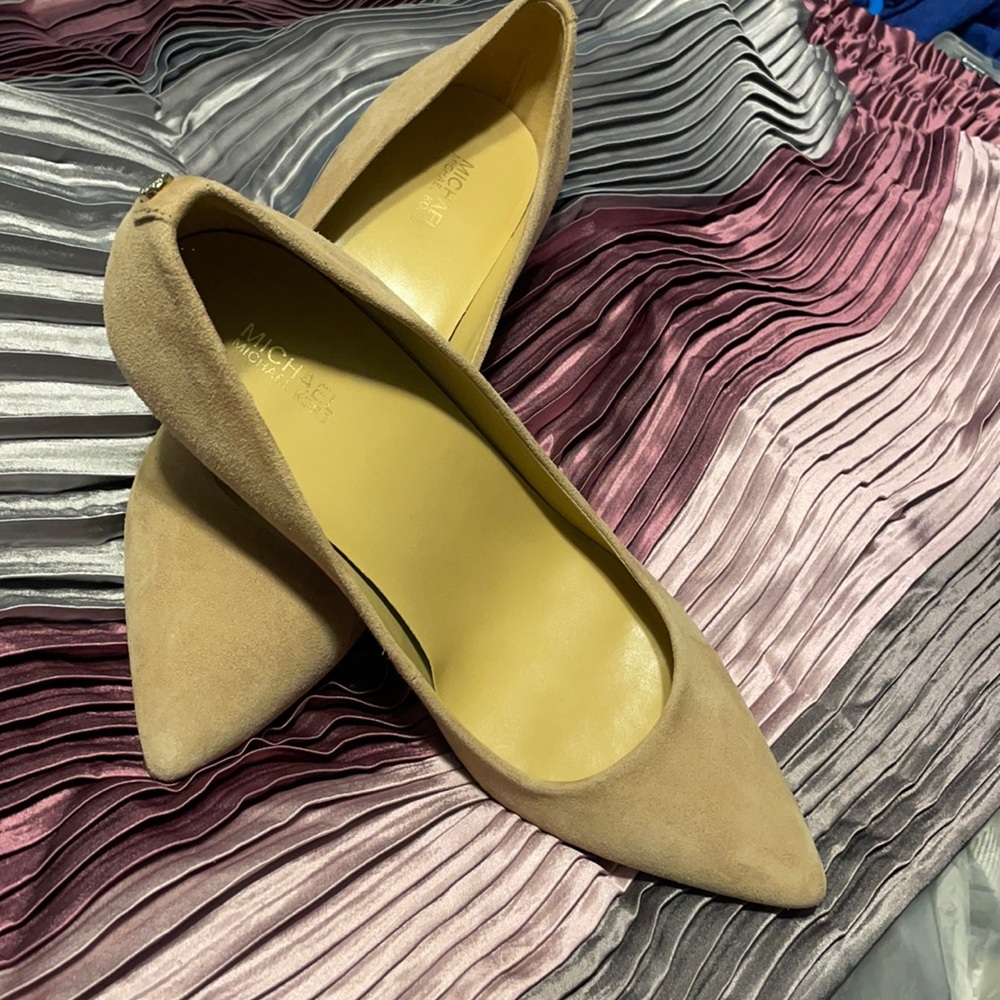 Michael Kors tan lady pumps/heels 9 1/2